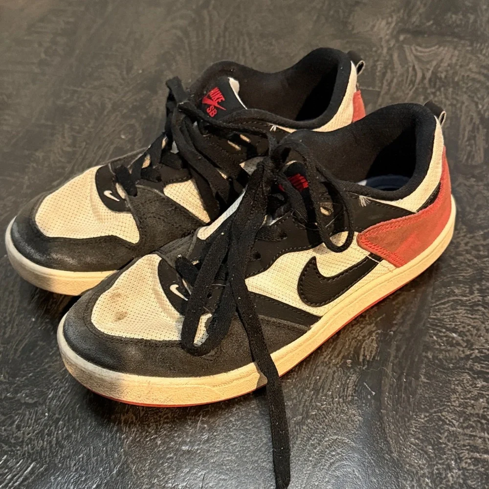 Nike Kids Sneakers Black and white